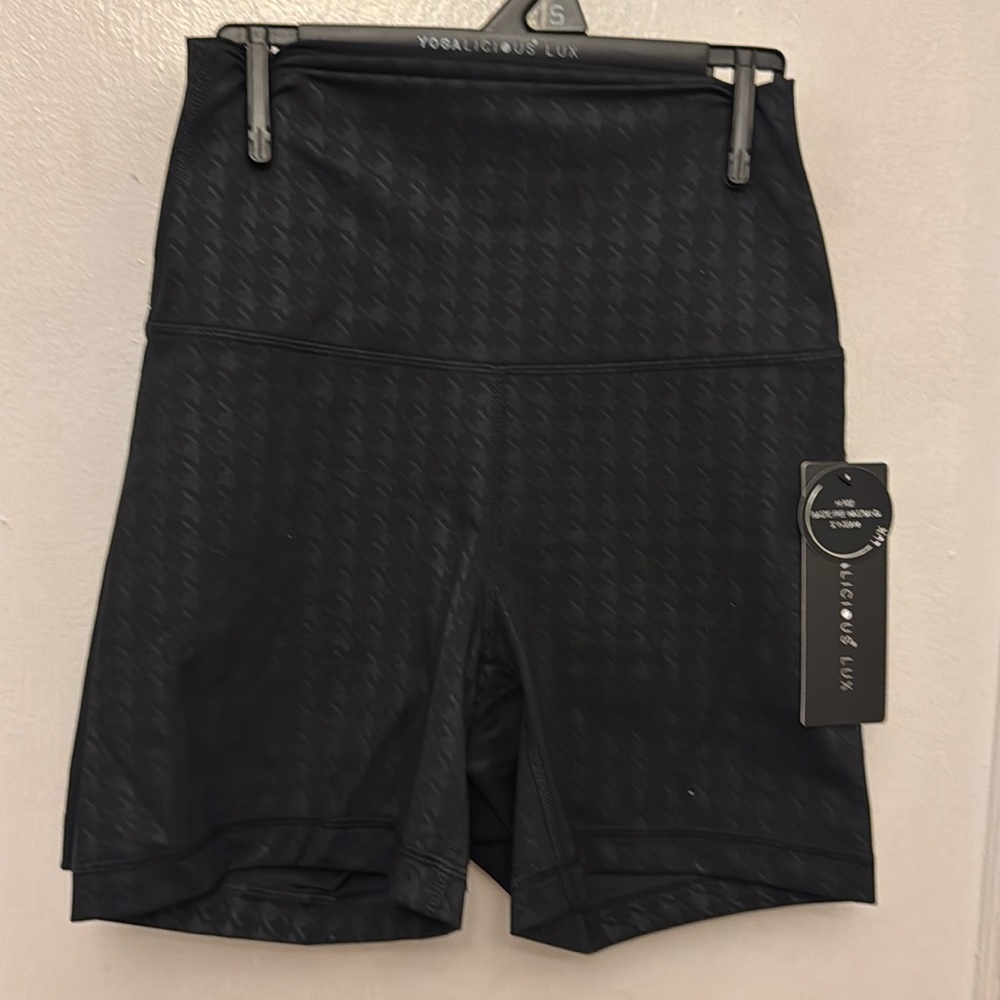 NWT Yogalicious hi rise basic shorts 2 pack. Size S.